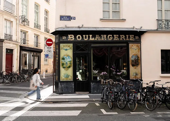 Du Petit Moulin, Haute Couture By LacroixHotel Parijs