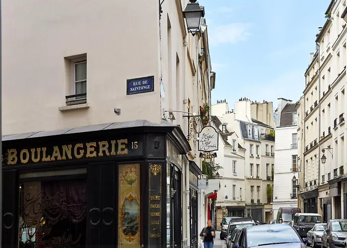 Du Petit Moulin, Haute Couture By LacroixHotel Parijs